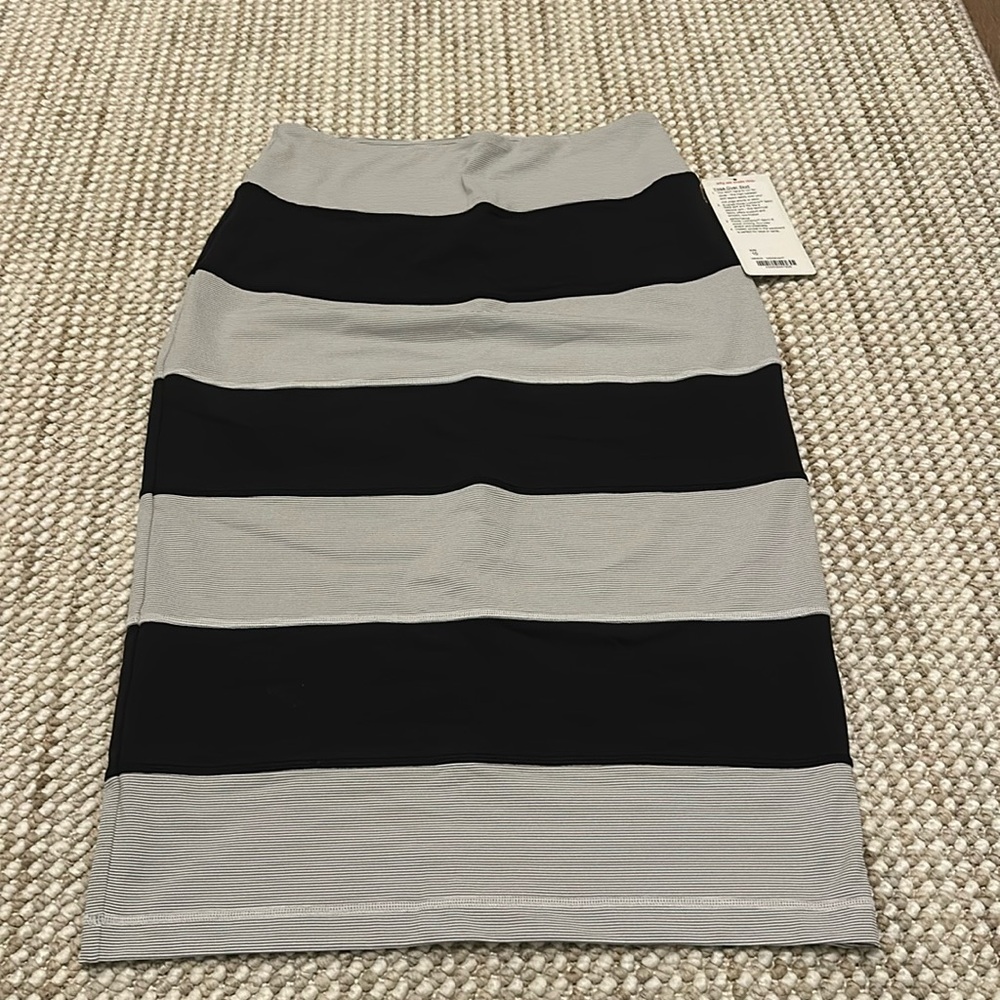 Lululemon yoga over skirt NWT size 10